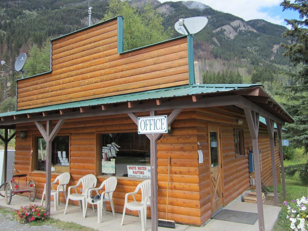 Mount Robson Lodge Exterior photo